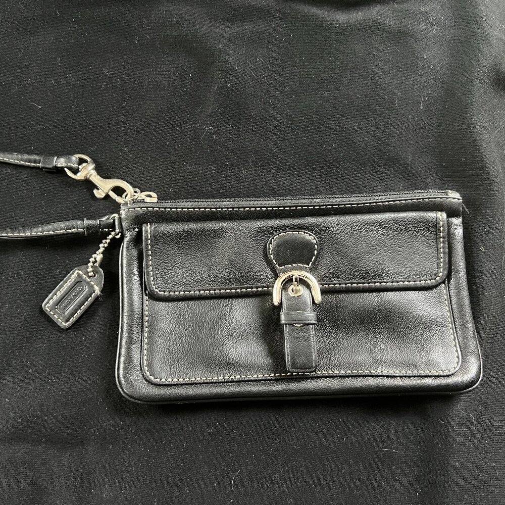 COACH Vintage Soho black leather buckle wristlet/wallet